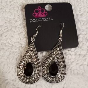 Metro Masquerade Black Earrings NWT
